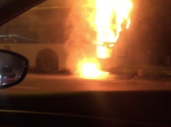 В Ростове пассажирам еле удалось спастись из объятого пламенем автобуса