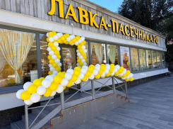 Медовые наборы со сладостями и травами: выбираем вкусные и полезные новогодние подарки в Ростове