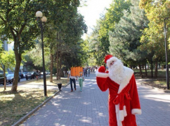 Дед Мороз встретил День города вместе с ростовчанами