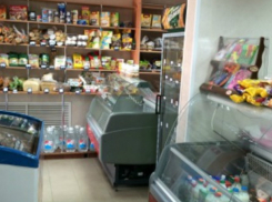 Молодой ловелас напоил продавщицу и обчистил кассу магазина в Ростове