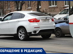 Из-за элитной иномарки, застрявшей на трамвайных путях, на Горького образовалась огромная пробка