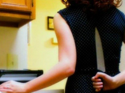 Женщина в Ростовской области ударила мешавшего на кухне мужа ножом в живот 