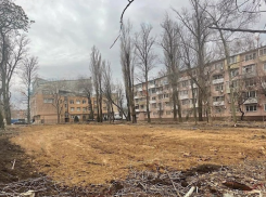 На месте снесенного дома на Кривошлыковском в Ростове остается пустырь