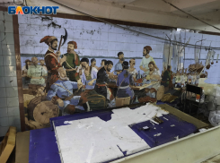 После сноса ларьков в переходах Ростова обнаружили мозаику с казаками