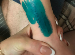 Ответить за разодранного шипами ребенка потребовала от коммунальщиков разгневанная мать в Ростове