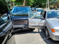 В Ростовской области в ДТП попал автомобиль, перевозивший Александра Розенбаума