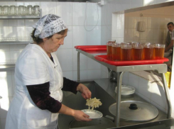 Питание горожан в больницах, школах и детских садах крайне обеспокоило ростовчан