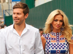 Бывший муж ростовской красавицы Виктории Лопыревой доказал, что способен намазать масло на хлеб 