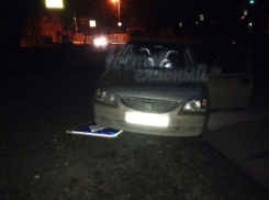 Загадочный мужчина в черном устроил аварию с «Хендай» и дорожным знаком на перекрестке в Ростове