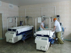 Двухлетний мальчик обварился компотом, сев в горячую кастрюлю в Ростовской области