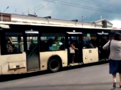 Благодаря ростовскому блогеру «вонючему» автобусу запретили перевозить пассажиров