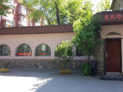 В Ростове кафе, которое хотели снести городские власти, оказалось старше на четверть века