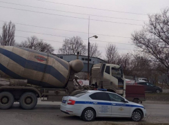 Бетономешалка сбила мужчину вне пешеходного перехода в Ростове
