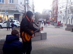 Задумчивый регги-музыкант на видео заставил улыбнуться горожан  в Ростове