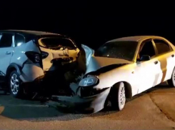 Пять человек пострадали в массовом ДТП на трассе Ростов - Азов