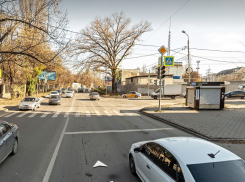 Полицейские объявили в розыск водителя, сбившего на пешеходном переходе ростовчанку