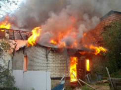 Дедушка и 12-летняя внучка получили серьезные ожоги при пожаре в садовом товариществе Ростова