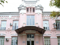 Из квартиры ростовского кардиолога украли несколько тысяч долларов и евро