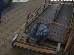 Полицейские не стали забирать «гранату» у дома в Суворовском