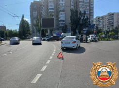 В Ростове произошло ДТП с участием автомобиля и мотоциклиста