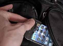 Дорогой мобильный телефон умудрился похитить рецидивист у ростовчанки из «надежного места»