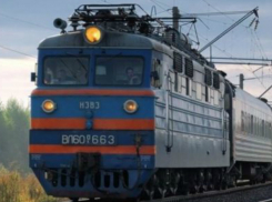 Поезд насмерть сбил 12-летнюю школьницу в Ростове
