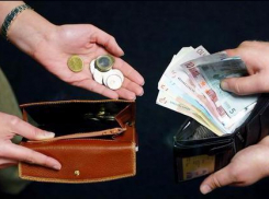 Зарплаты донских чиновников за год выросли на 10%