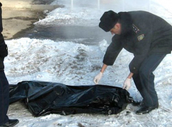 Труп связанной скотчем загадочной женщины обнаружили в коллекторе Ростовской области