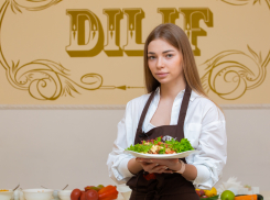 «Надеюсь, шеф-повар не отравится»: таинственный салат от участницы «Мисс Блокнот Ростов-2021» Марии Найдешкиной