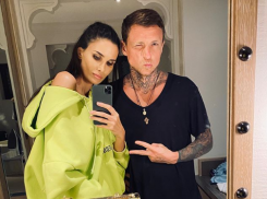 Павел Мамаев показал трогательный снимок со спящей женой Аланой