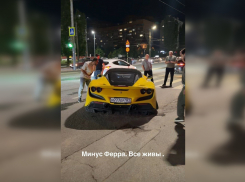 В Ростове Ferrari каскадера Чеботарева влетел в бордюр в паре метров от прохожих