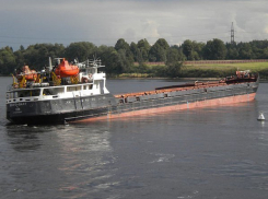 В Ростовской области сел на мель теплоход с бензином