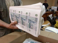 Сотрудница украла у магазина 74 тысячи рублей, подложив фальшивые купюры