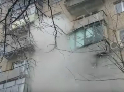 Опубликовано видео тушения пожара в жилой многоэтажке Советского района Ростова