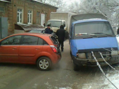 Вооруженные мужчины агрессивно напали на водителя «Газели» в Ростовской области 
