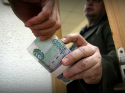 Наивный воришка предложил взятку полицейскому и получил уголовное дело под Ростовом 