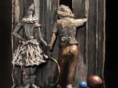 Вдова Олега Попова выбрала памятник «с собой», который придумал ростовский скульптор