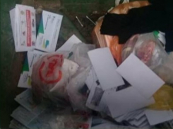 Свежую свалку выброшенных квитанций обнаружили горожане в Западном микрорайоне Ростова