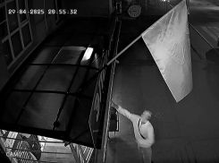 В Ростовской области задержан мужчина за срыв флага Победы с жилого дома