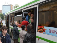 Черствые сердца жителей Ростова и переполненные шаттлы возмутили огорченного болельщика 