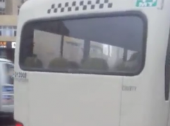 Водитель маршрутки выгнал ростовчан из салона после скандала с пассажиркой