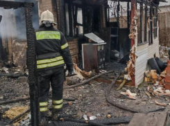 Многодетная семья из-за пожара лишилась дома и всех вещей в Таганроге