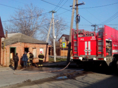 Загруженный поддонами дом корейских бизнесменов сгорел под Ростовом