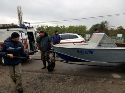 В Ростовской области спасли рыбаков, просидевших двое суток на дереве во время разгула стихии