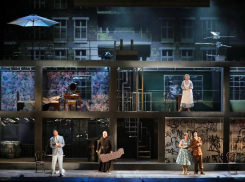 В Ростове прошла премьера оперы «Севильский цирюльник» в стилистике фильмов Альмодовара