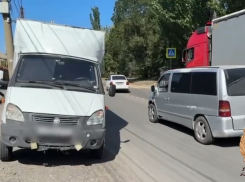 В Ростовской области грузовик сбил 11-летнюю девочку на пешеходном переходе 