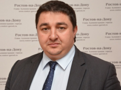 Чиновник мэрии Ростова показал, как сделать маску своими руками