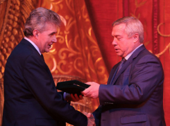 Губернатор Ростовской области подарил музыкантам концертный рояль YAMAHA