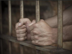 В Ростовской области осудили полицейского, помогшего бежать заключенному