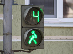 В Ростове отрегулировали работу 15 светофоров и поправили дорожные знаки